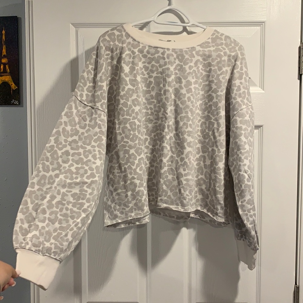 Cropped long sleeve sweatshirt